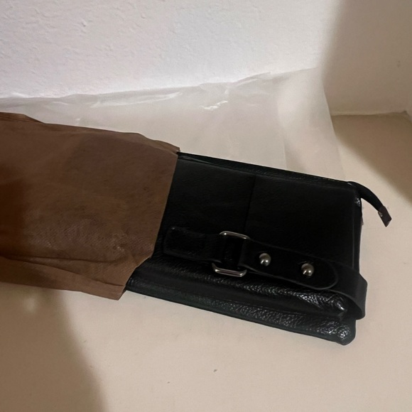 Brand new. Crossbody zippered adjustable strap bag. - Picture 5 of 10
